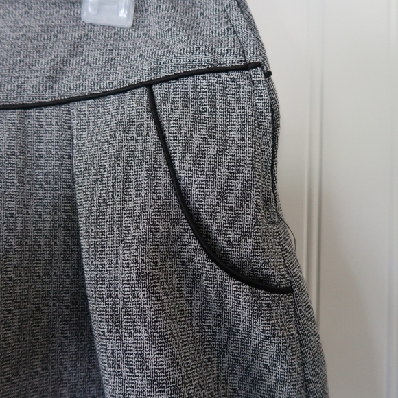 Maurices Women's Short Pleated Skater Skirt Size Small Satin Hem - Picture 5 of 11